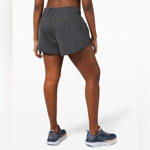 Lululemon Strides Ahead Short in Graphite Grey